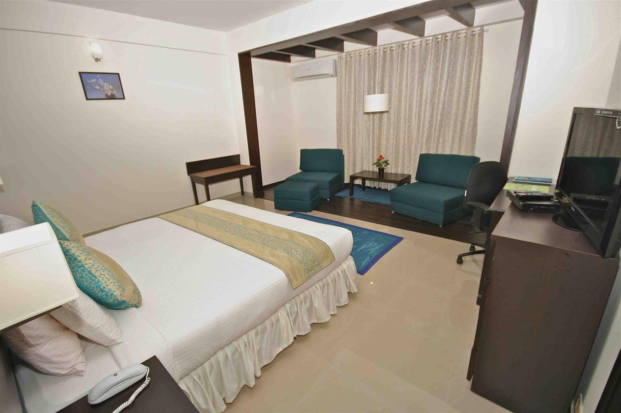 Treebo Trend Sterling Suites Inn バンガロール エクステリア 写真