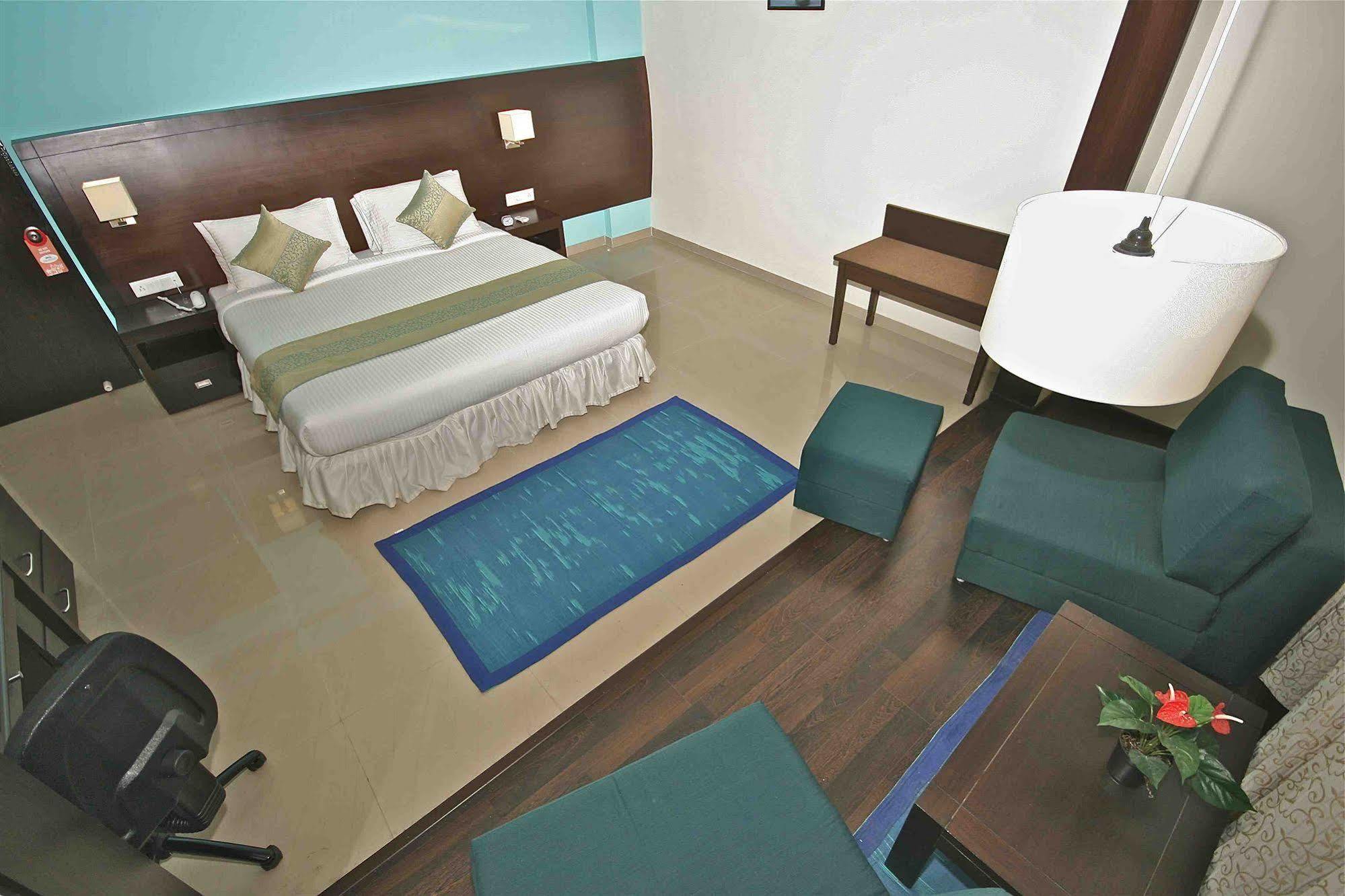 Treebo Trend Sterling Suites Inn バンガロール エクステリア 写真