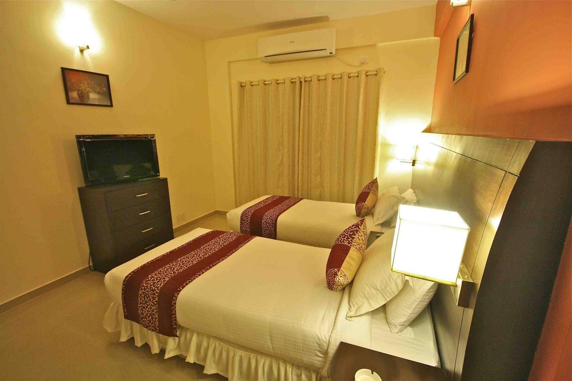 Treebo Trend Sterling Suites Inn バンガロール エクステリア 写真